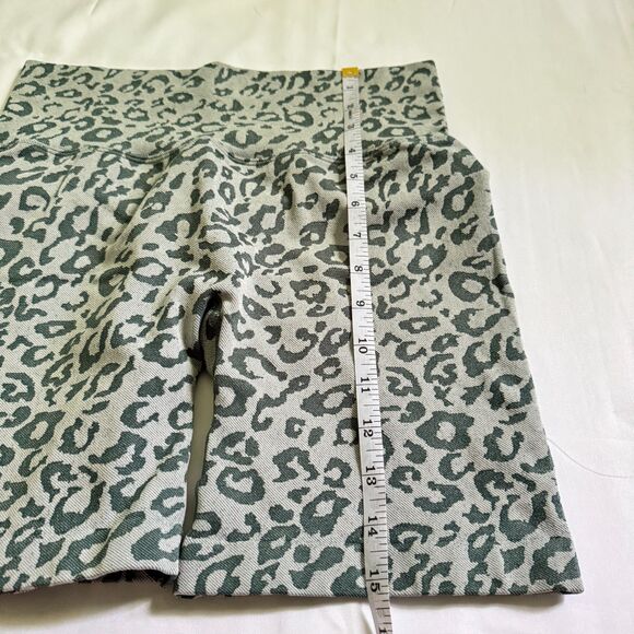 3 pack Leopard Print Biker Shorts Stretchy & Compressive 5 Inch Size Large - Picture 7 of 9